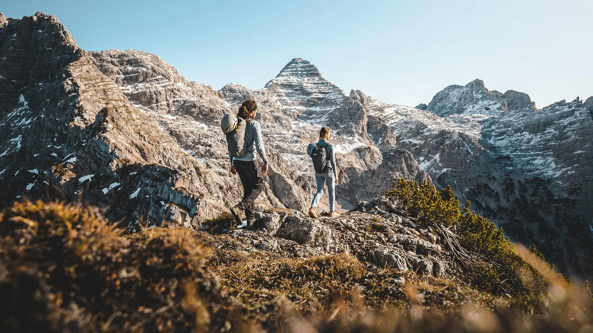 hd-Alpines-Wandern-am-Nuaracher-Hoehenweg-im-PillerseeTal-2Cgartnermathaeus